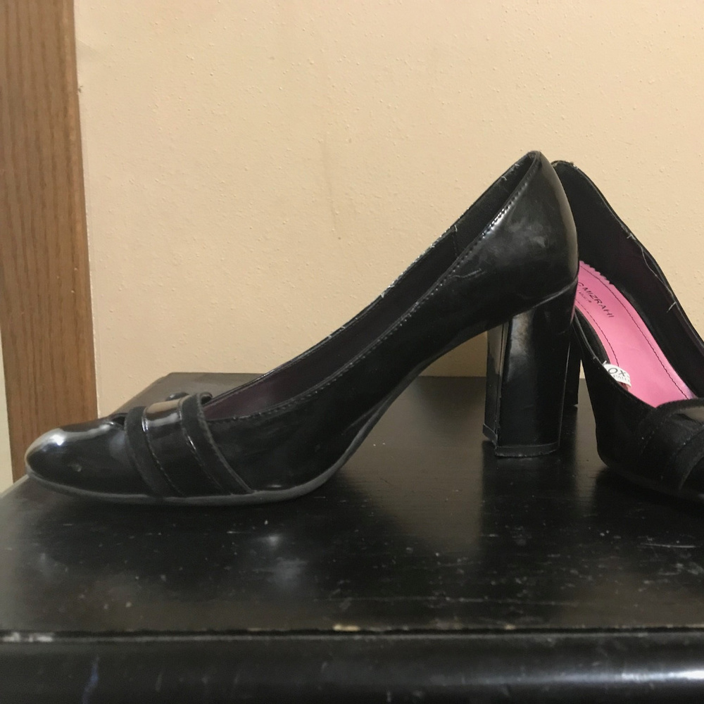 black pumps